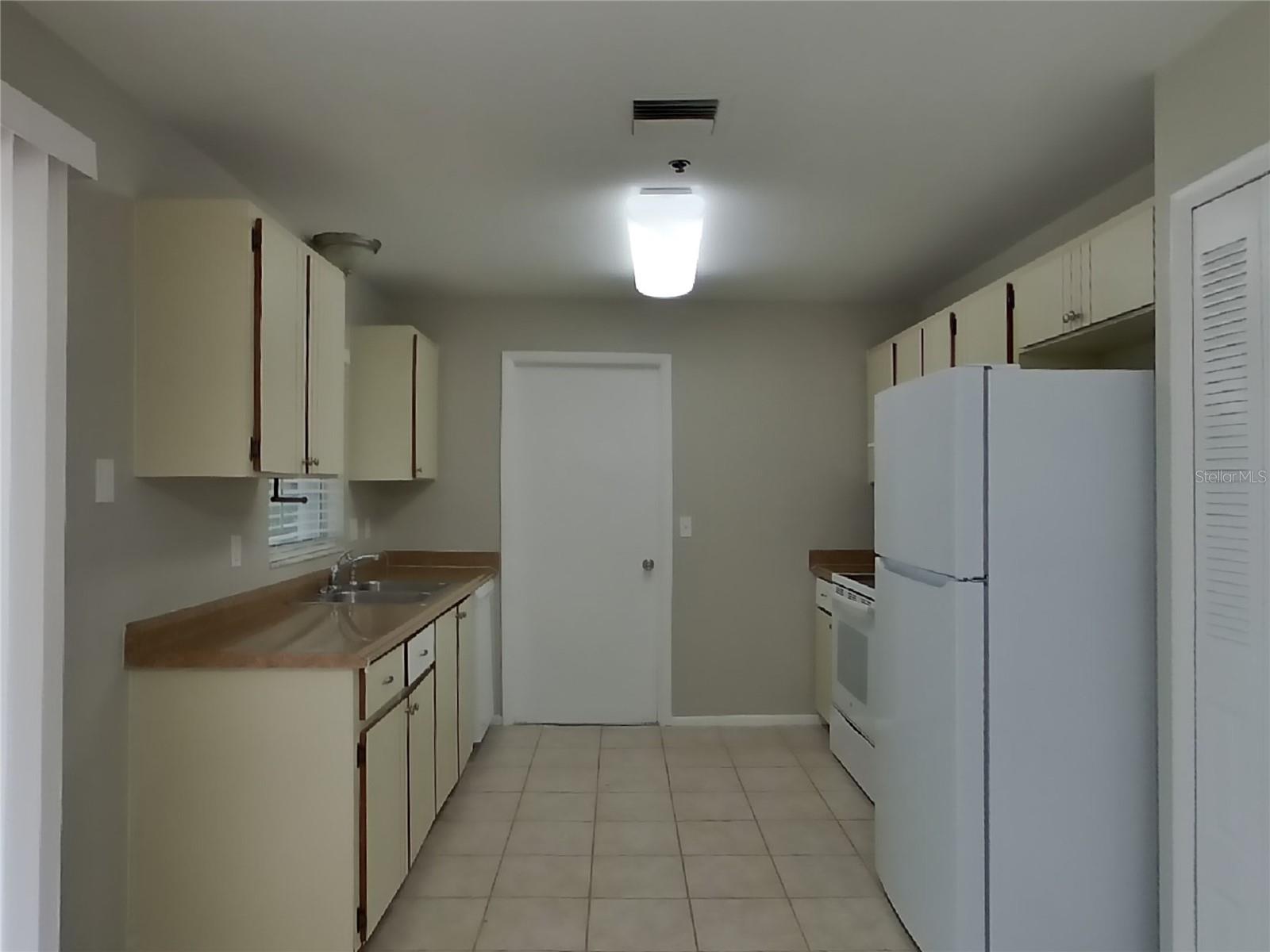 DELTONA LAKES UN 63 - Residential Lease