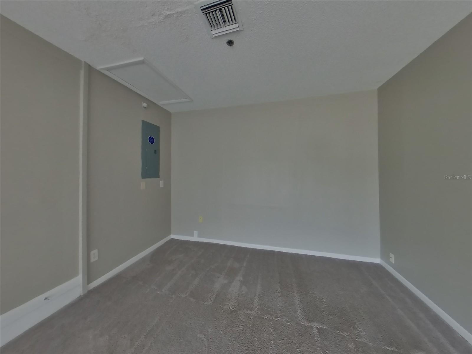 DELTONA LAKES UN 63 - Residential Lease