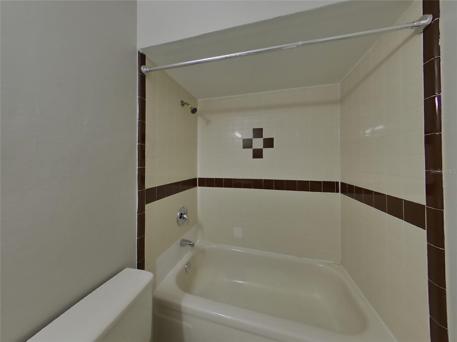 DELTONA LAKES UN 63 - Residential Lease