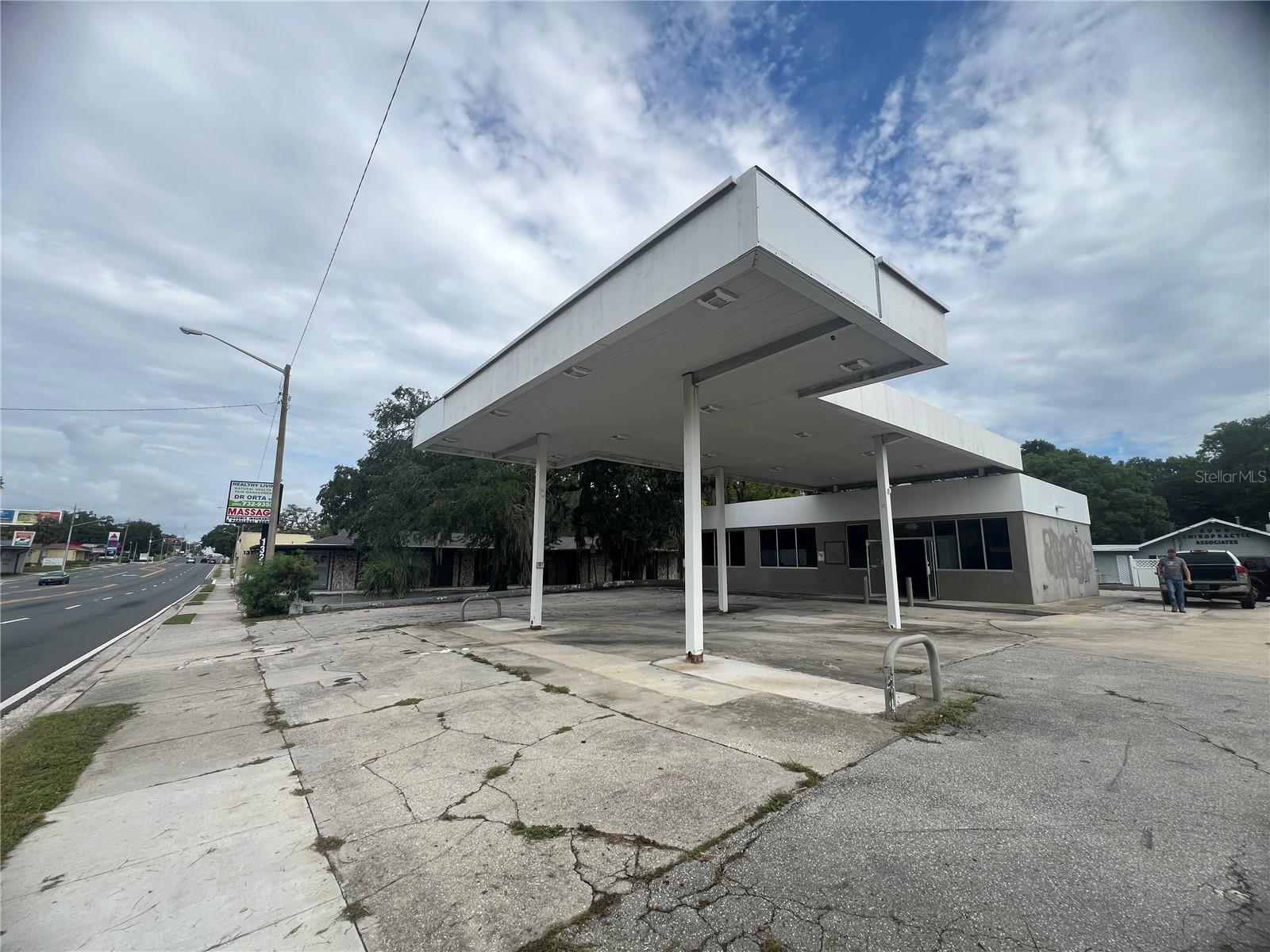 1327 E SILVER SPRINGS BOULEVARD