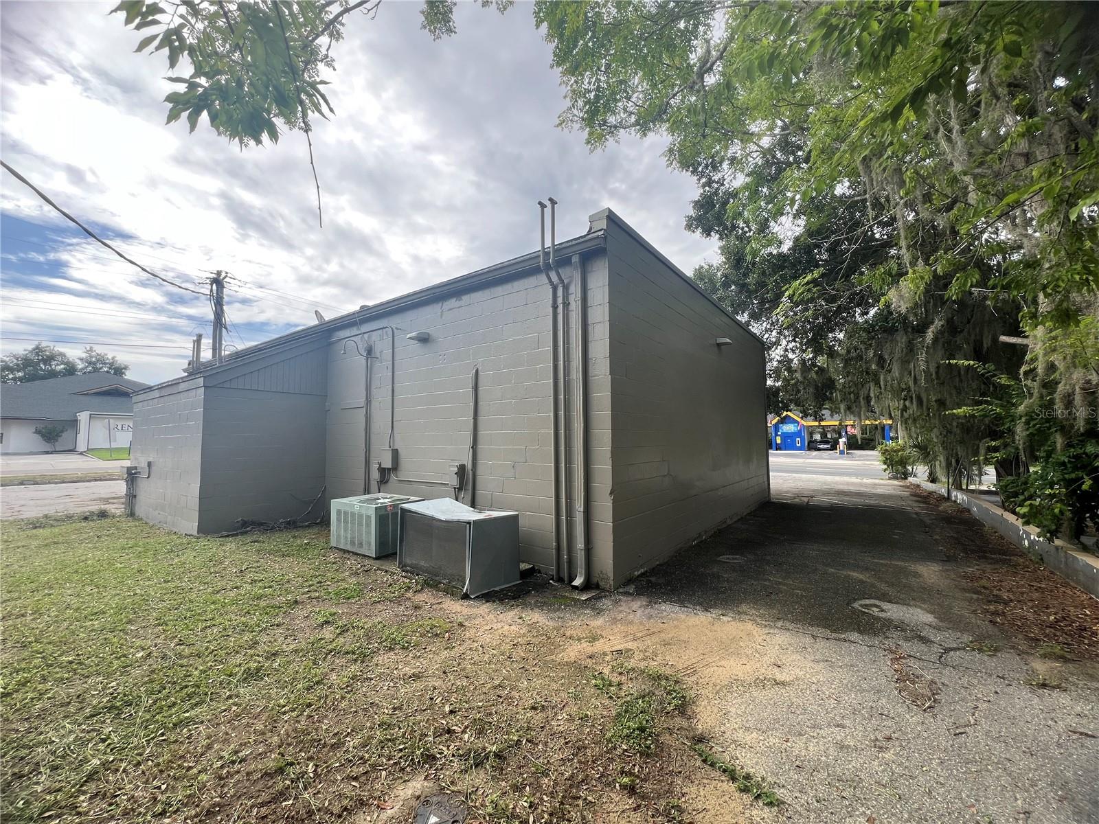 LYNWOOD PARK - Commercial Sale