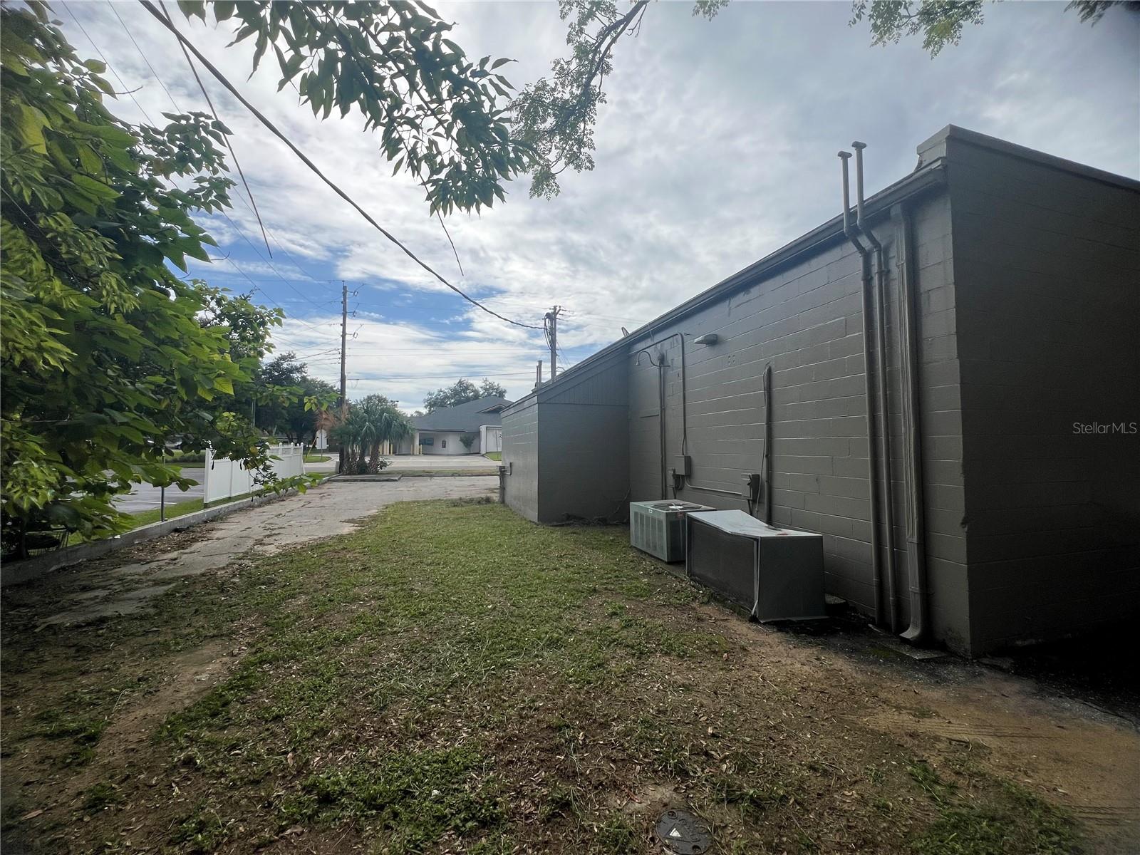 LYNWOOD PARK - Commercial Sale