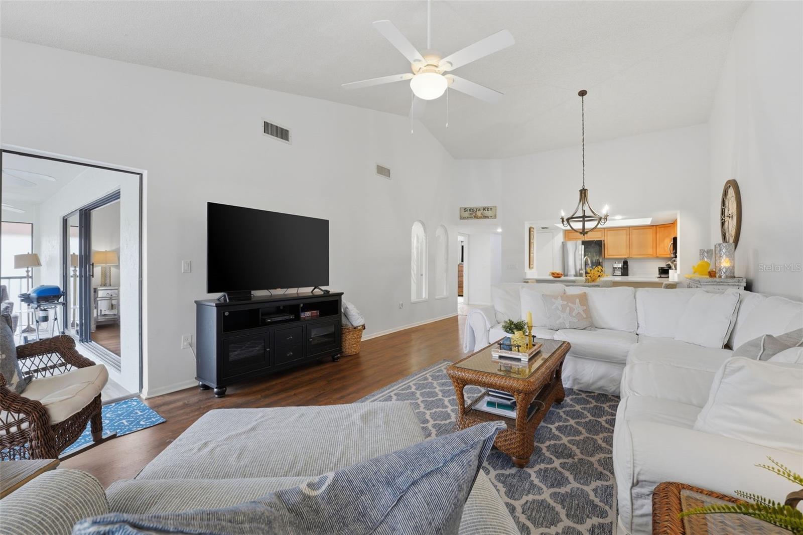 LOS LAGOS - Residential