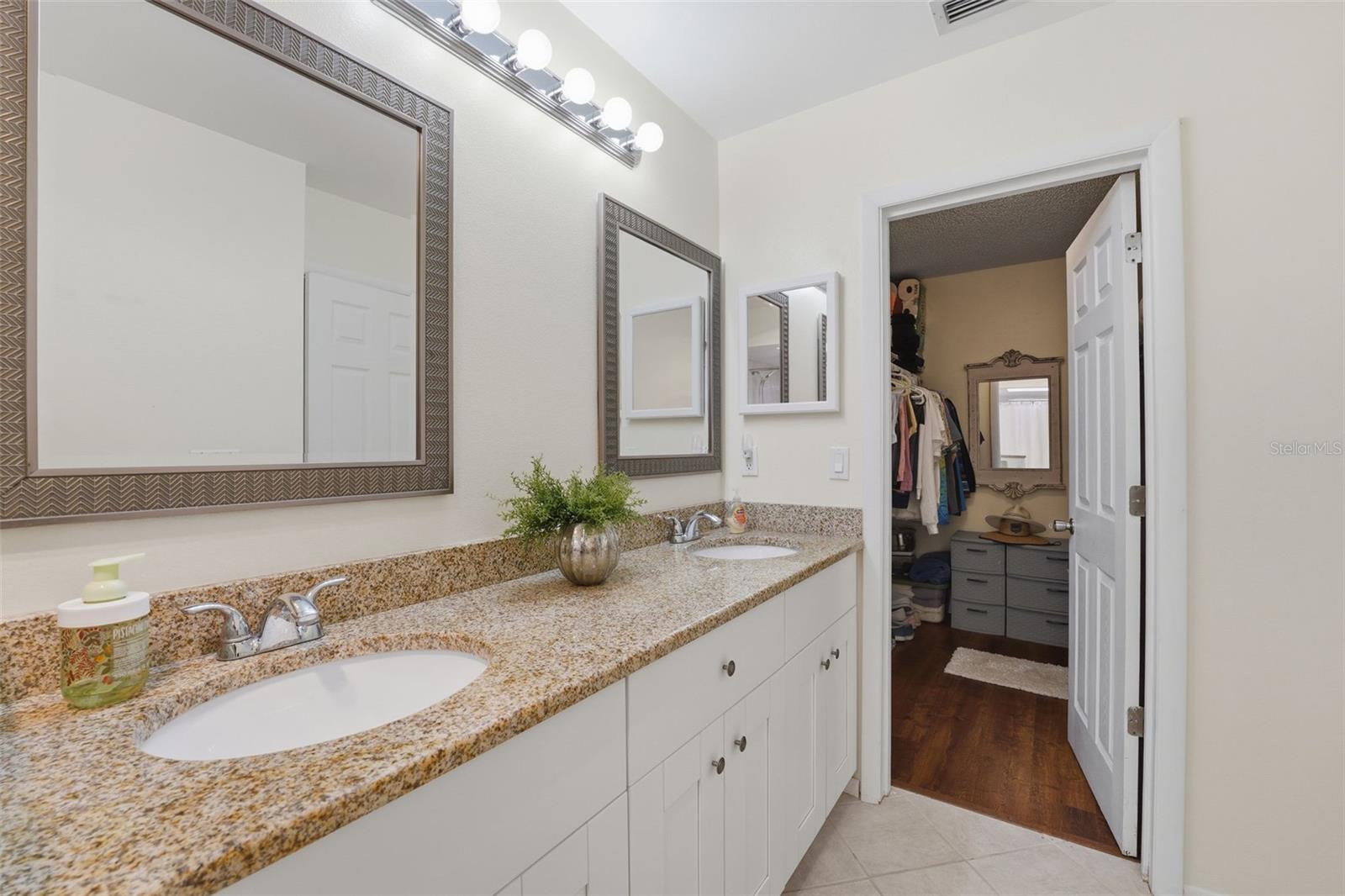 LOS LAGOS - Residential