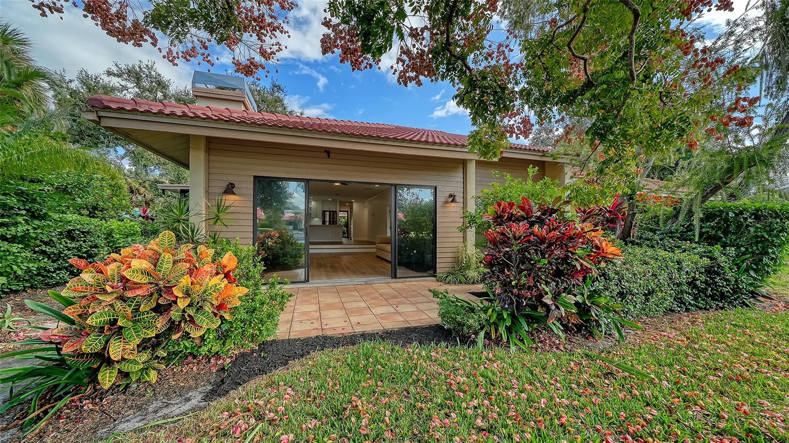 LANDINGS CARRIAGEHOUSE I - Residential