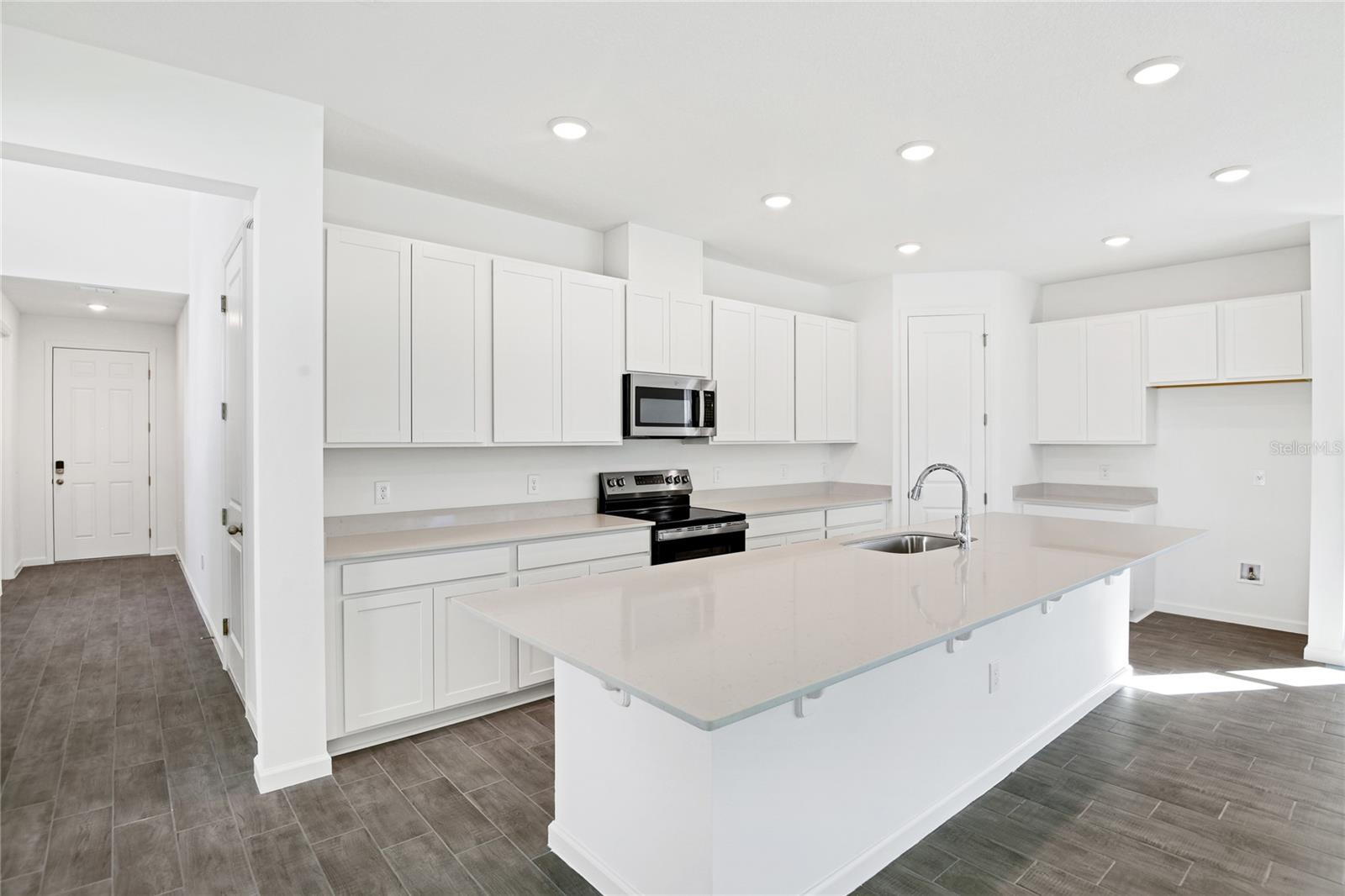 SEASONS AT SHORES OF LAKE DELL - Residential