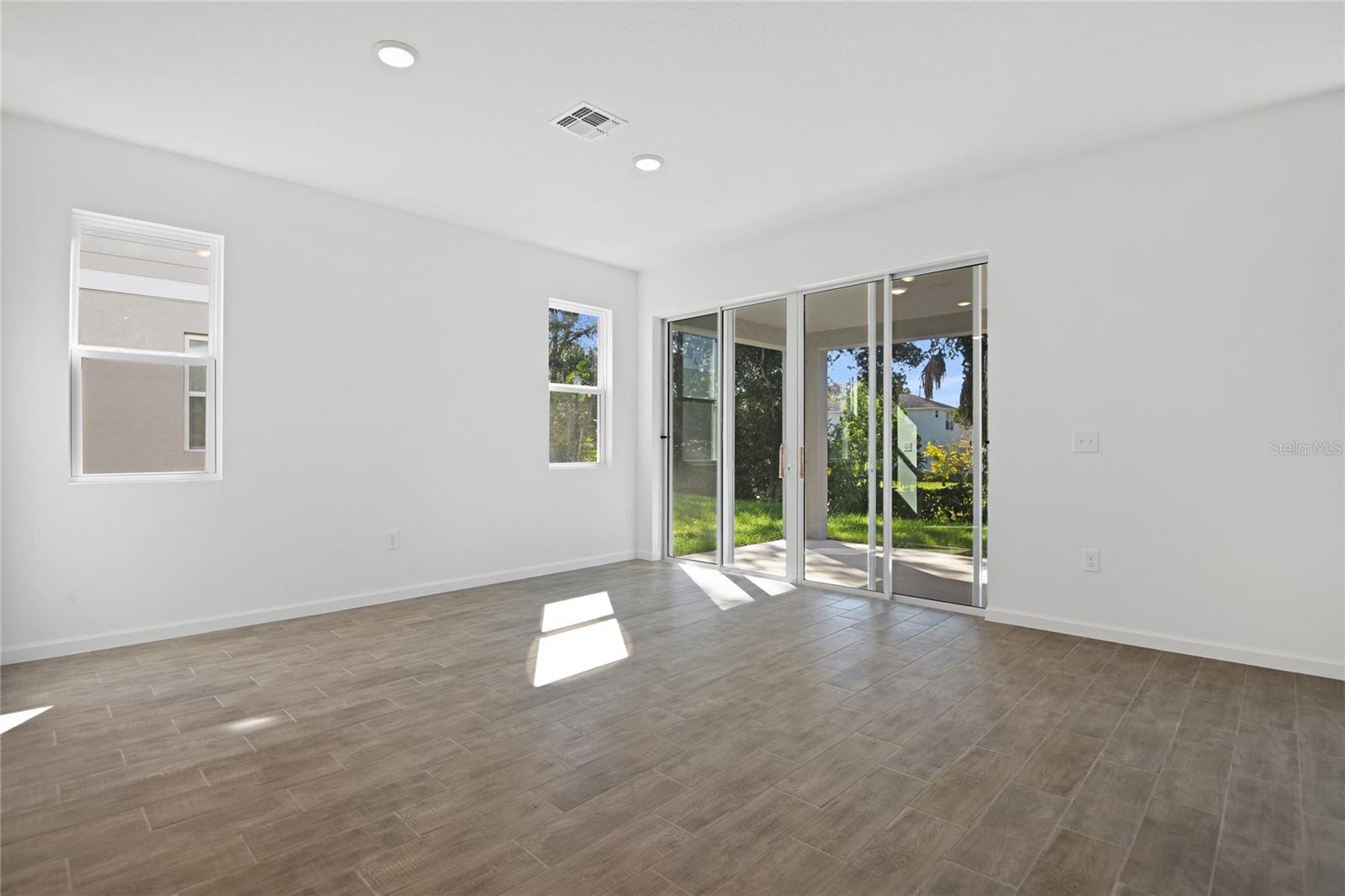 SEASONS AT SHORES OF LAKE DELL - Residential