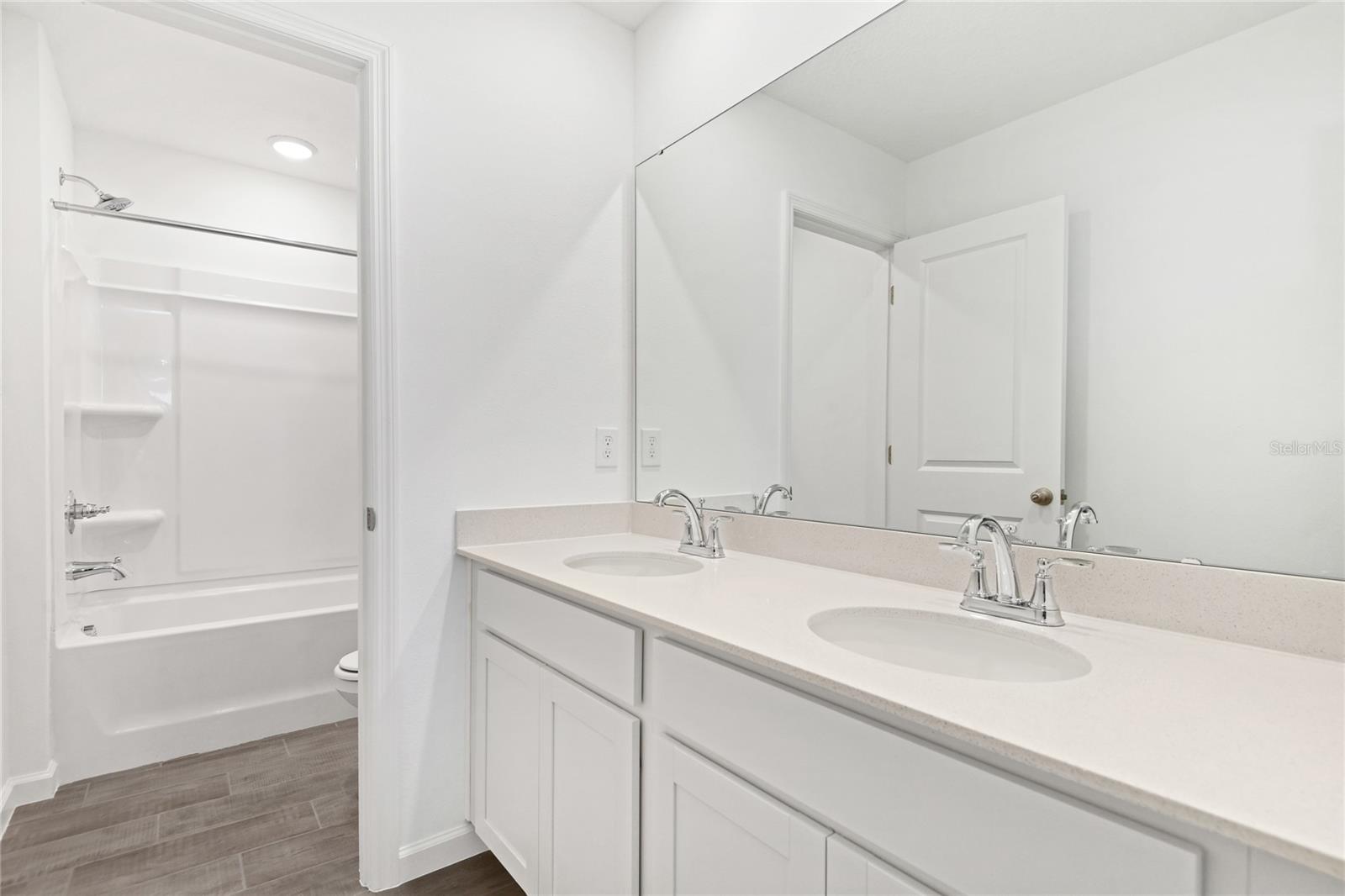 SEASONS AT SHORES OF LAKE DELL - Residential