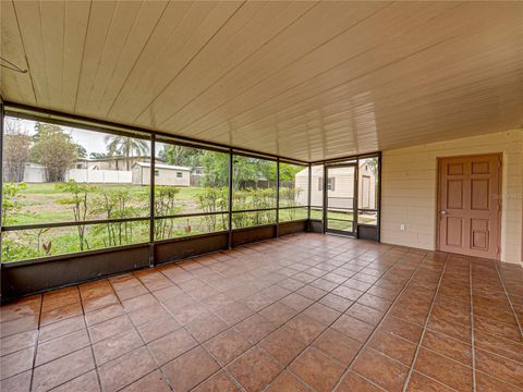 A home in LAKE WALES