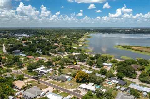 A home in LAKE WALES