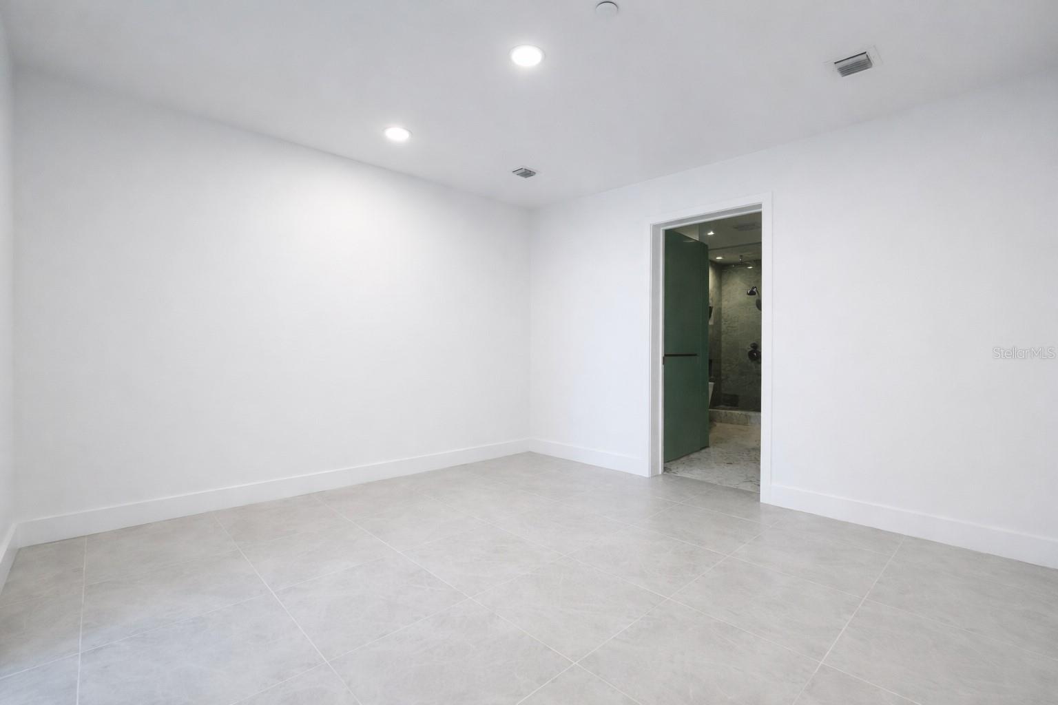 BAYSHORE YSABELLA CONDOMINIUM - Residential Lease