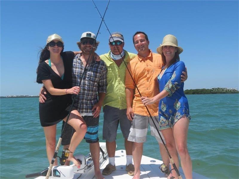 GALLEONS REACH - Land