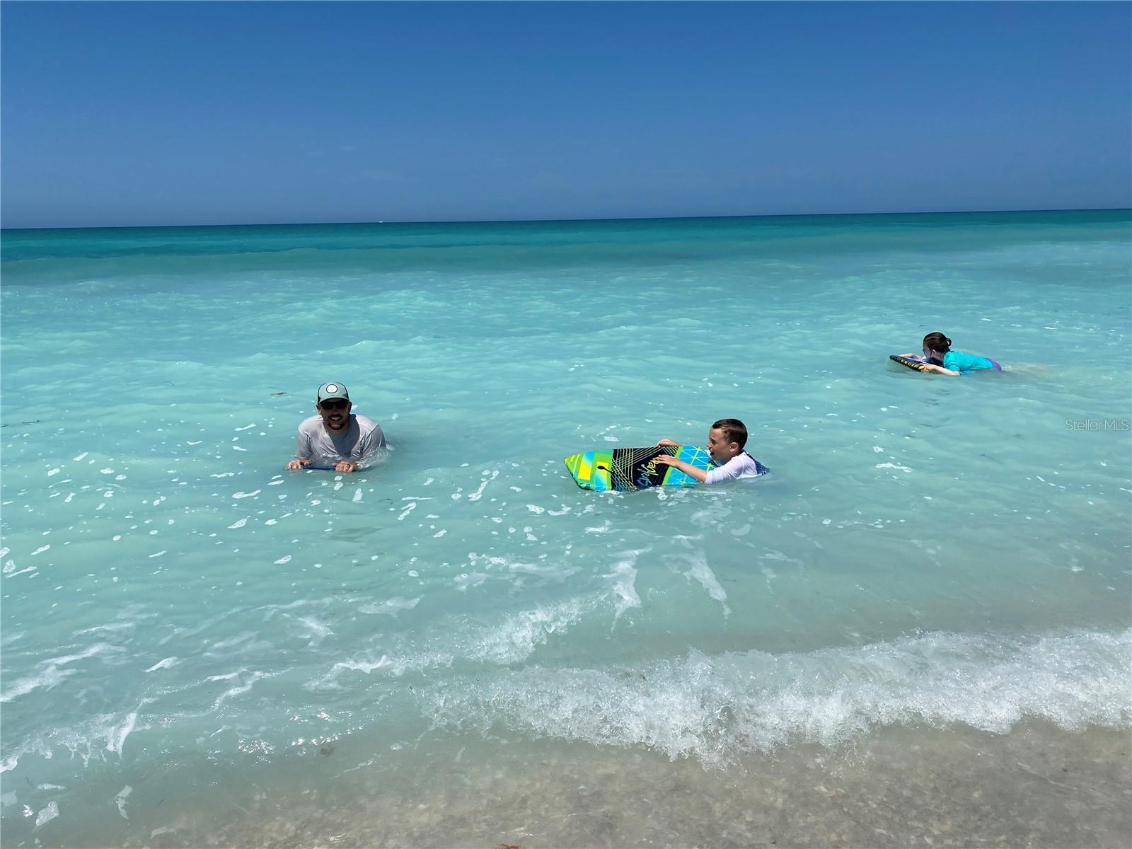 GALLEONS REACH - Land