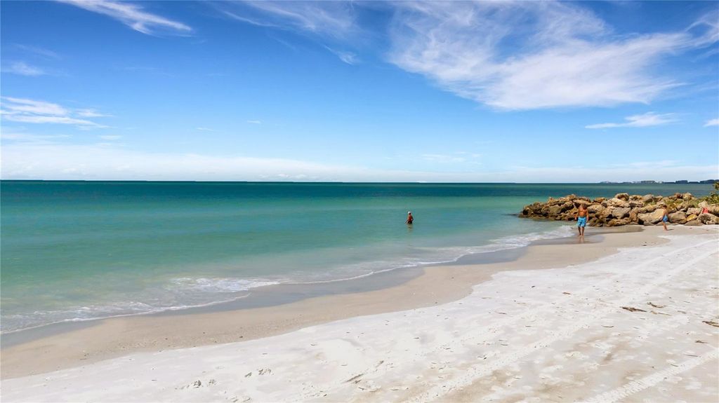 Photo of 62 Sandy Hook Road S, Sarasota, FL 34242 (MLS # A4672139)