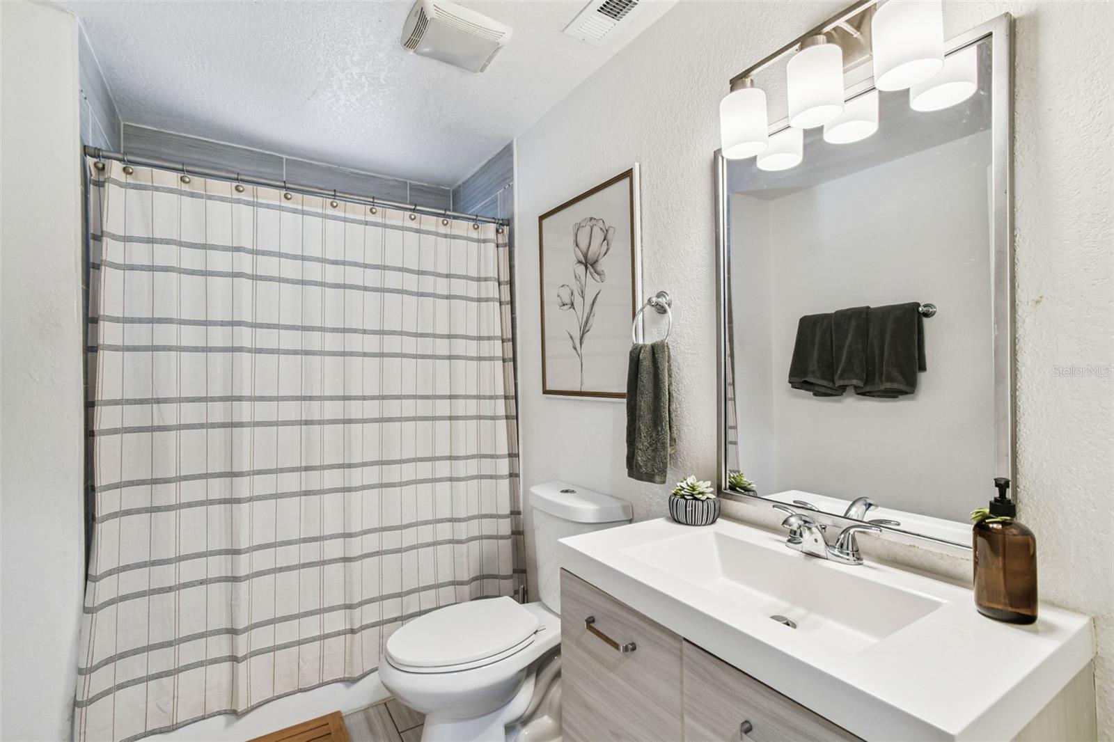 LA CARBAYERA - Residential Lease