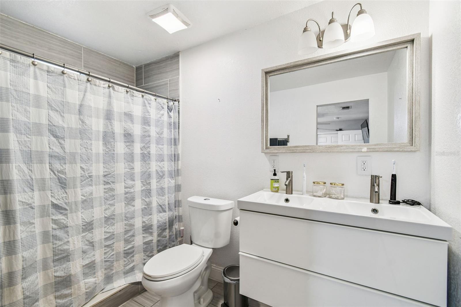 LA CARBAYERA - Residential Lease