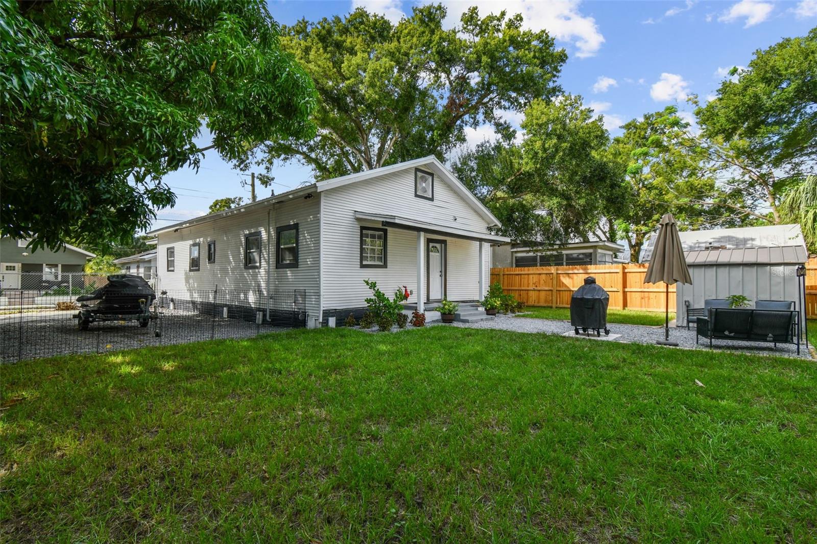 LA CARBAYERA - Residential Lease