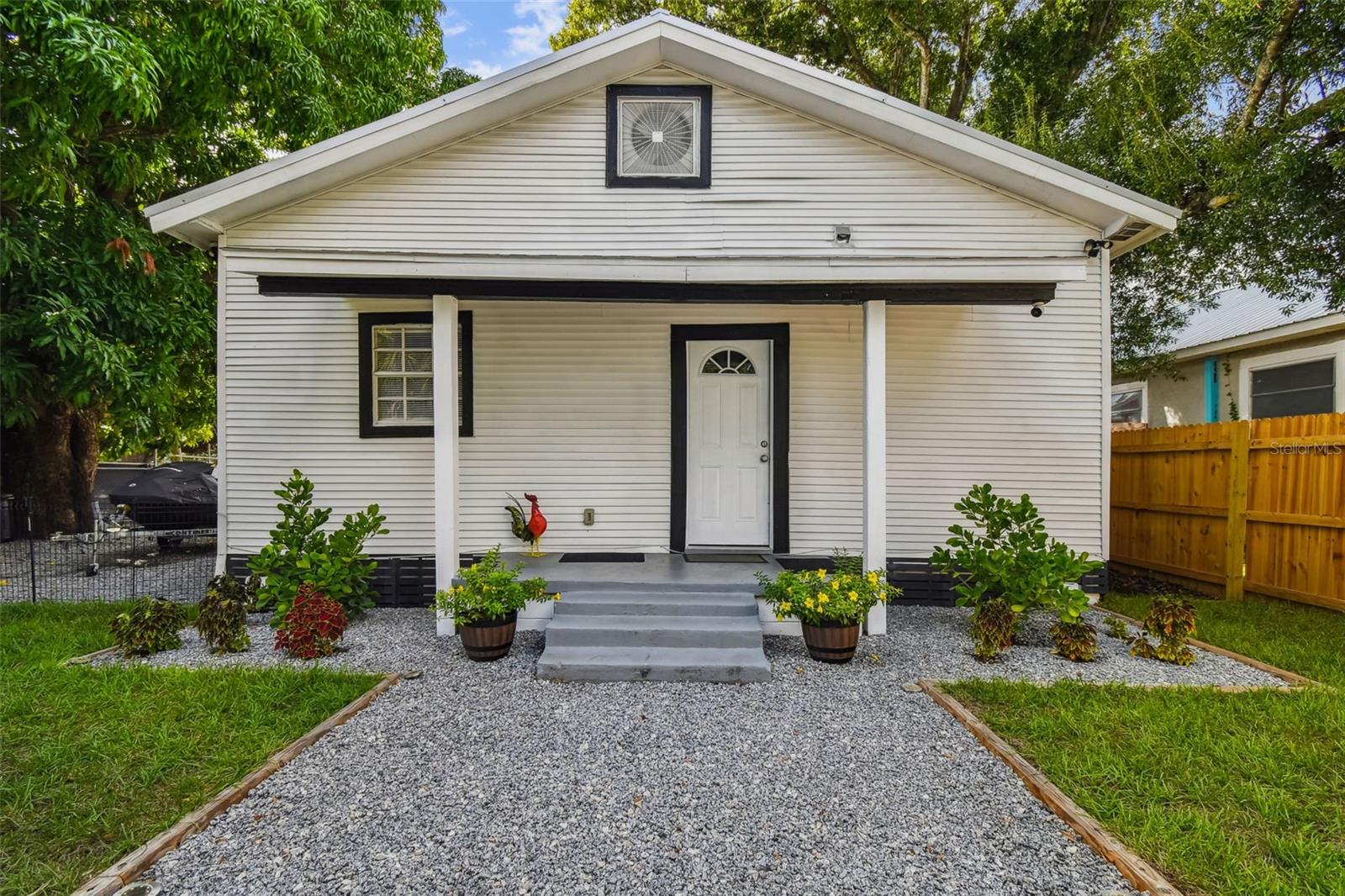 LA CARBAYERA - Residential Lease