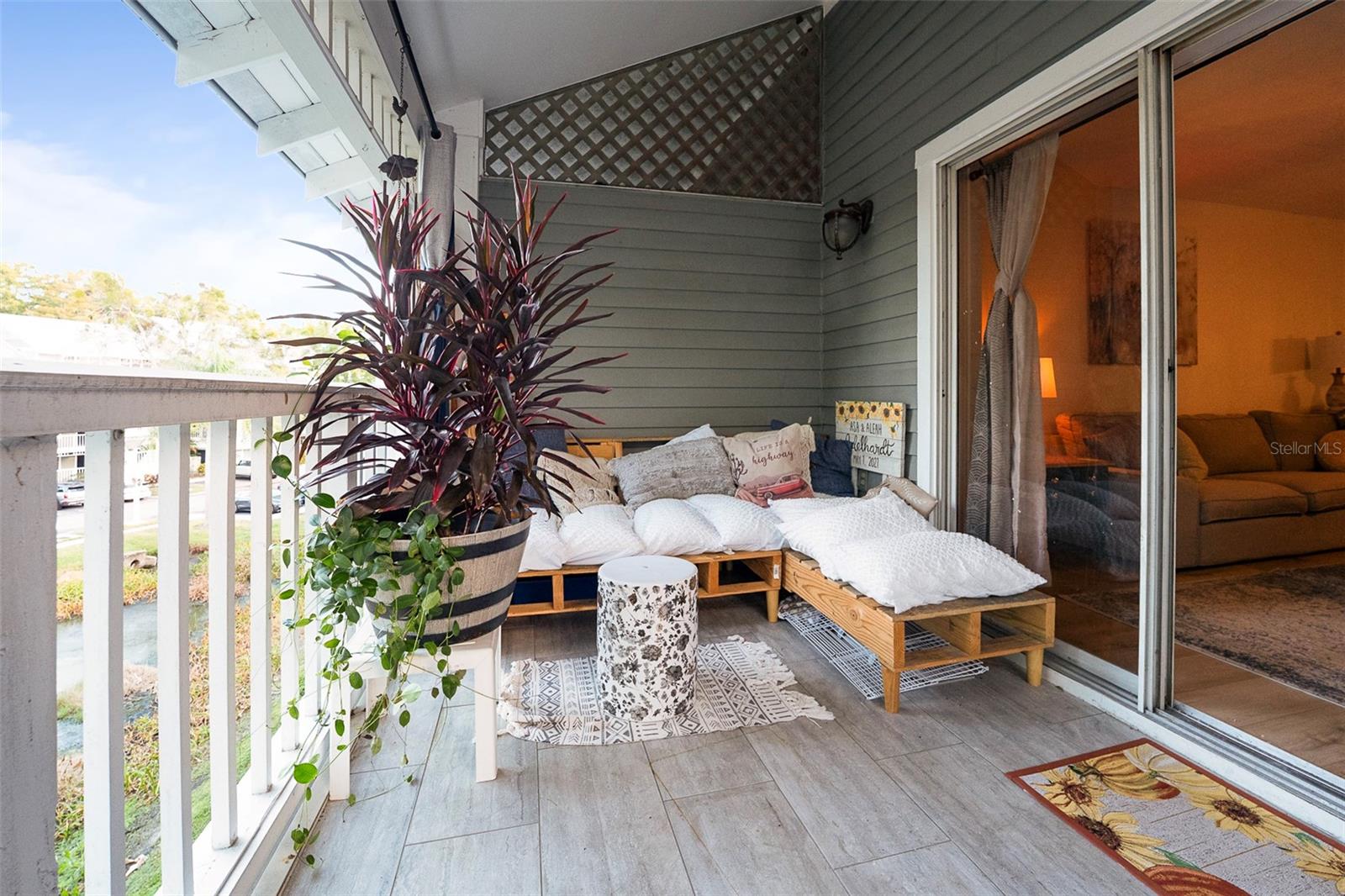 DOLLY BAY A VILLAGE ON LAKE TARPON - Residential