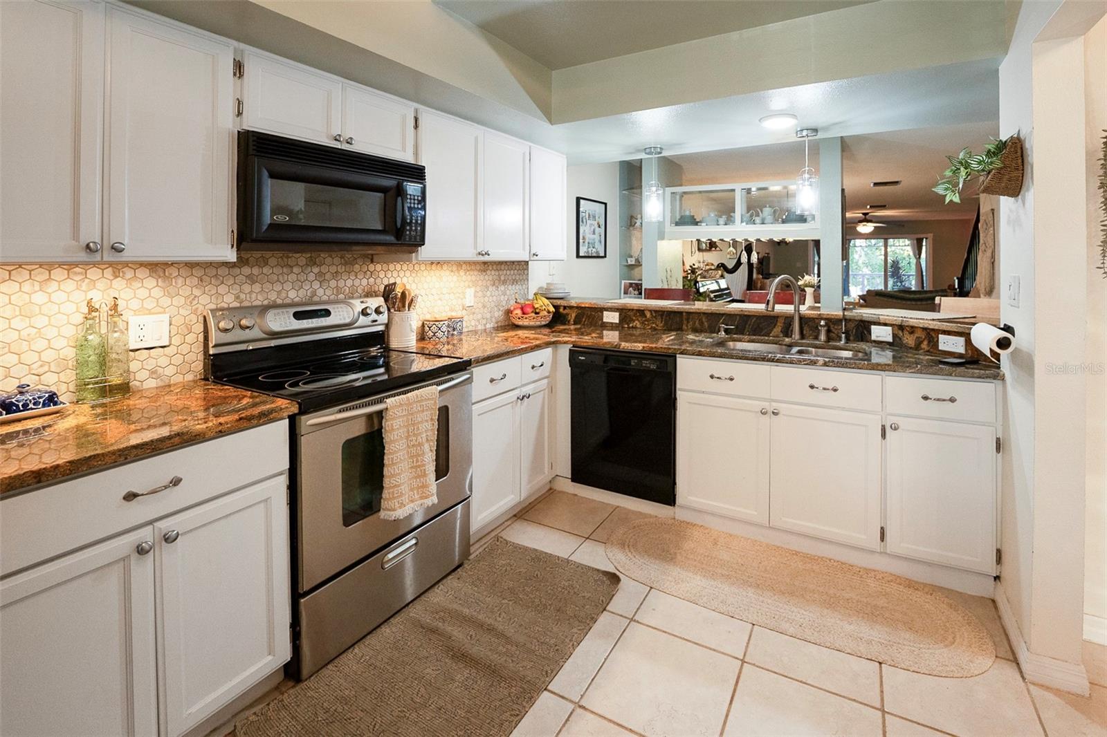 DOLLY BAY A VILLAGE ON LAKE TARPON - Residential