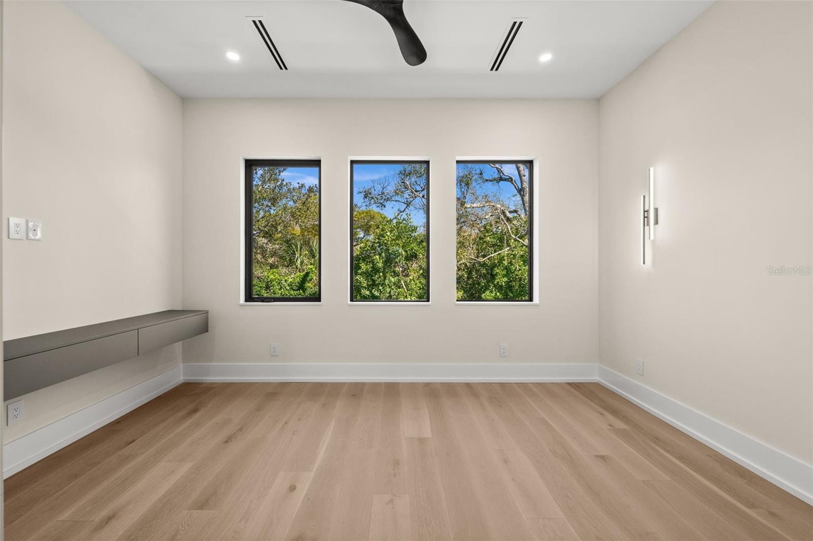 SOUTH GATE - Residential