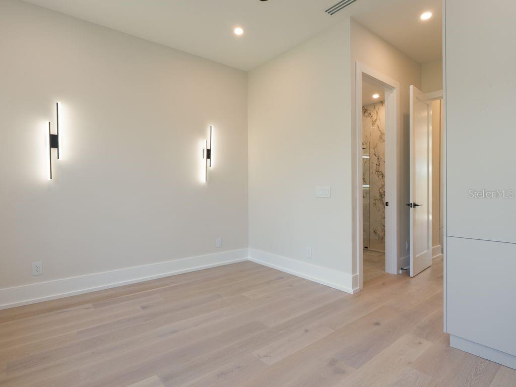 SOUTH GATE - Residential