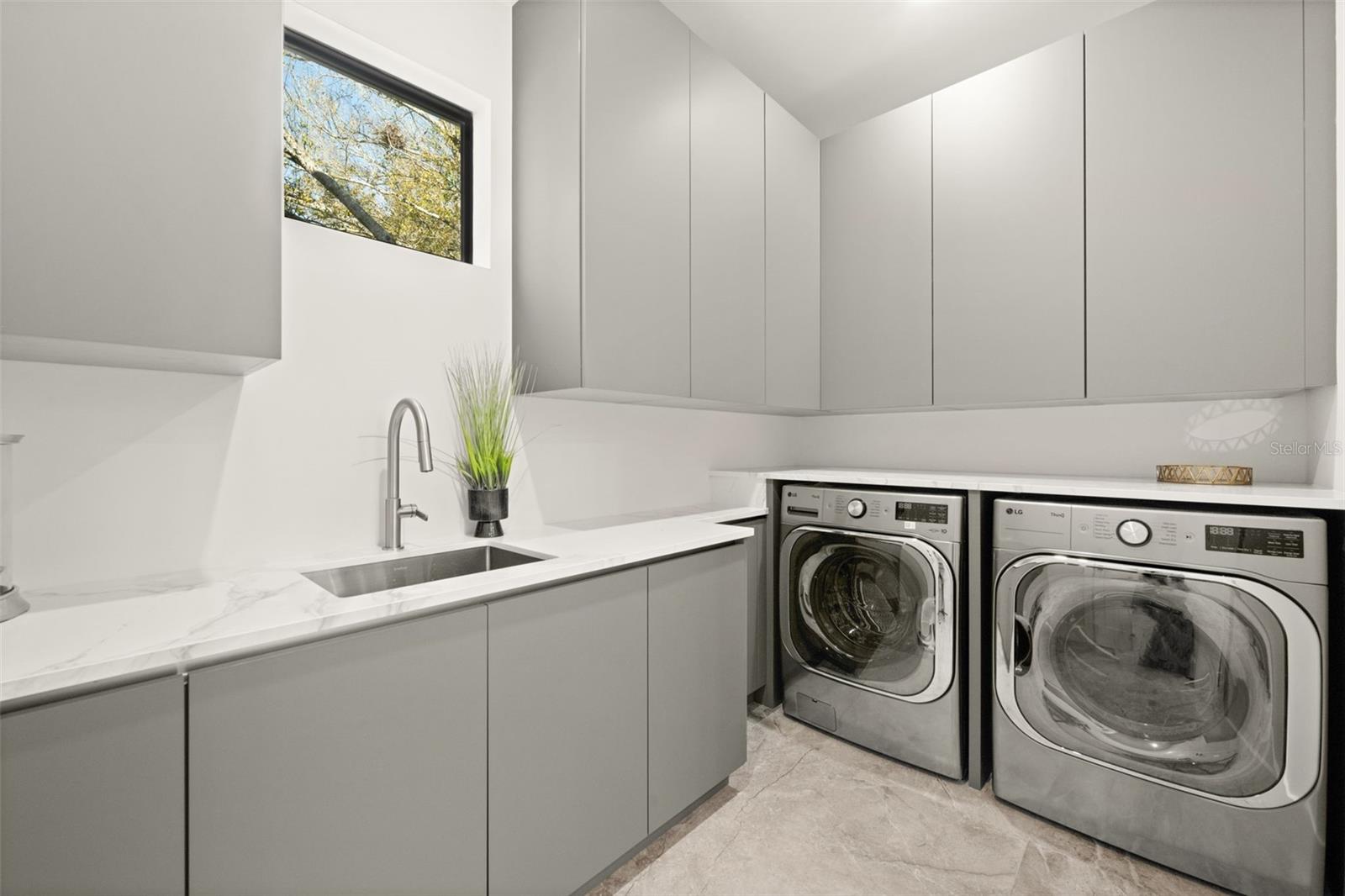 SOUTH GATE - Residential