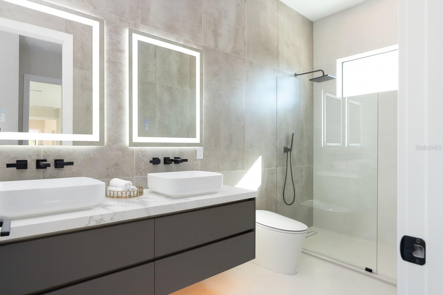 SOUTH GATE - Residential