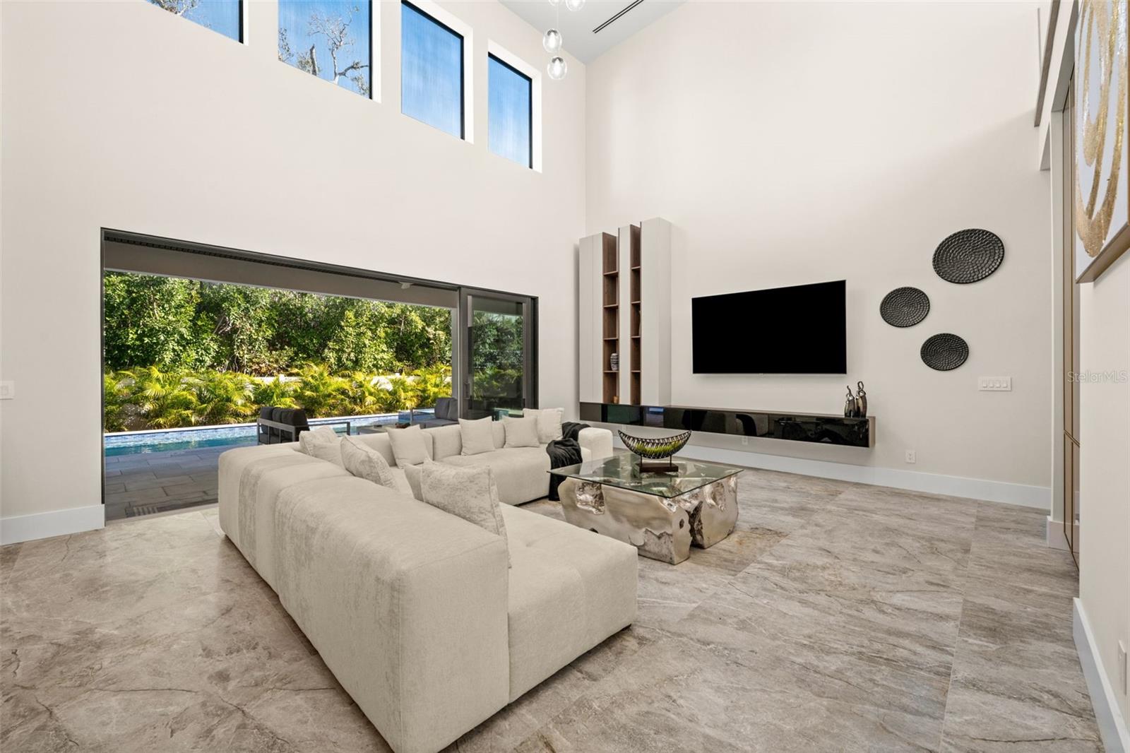 SOUTH GATE - Residential