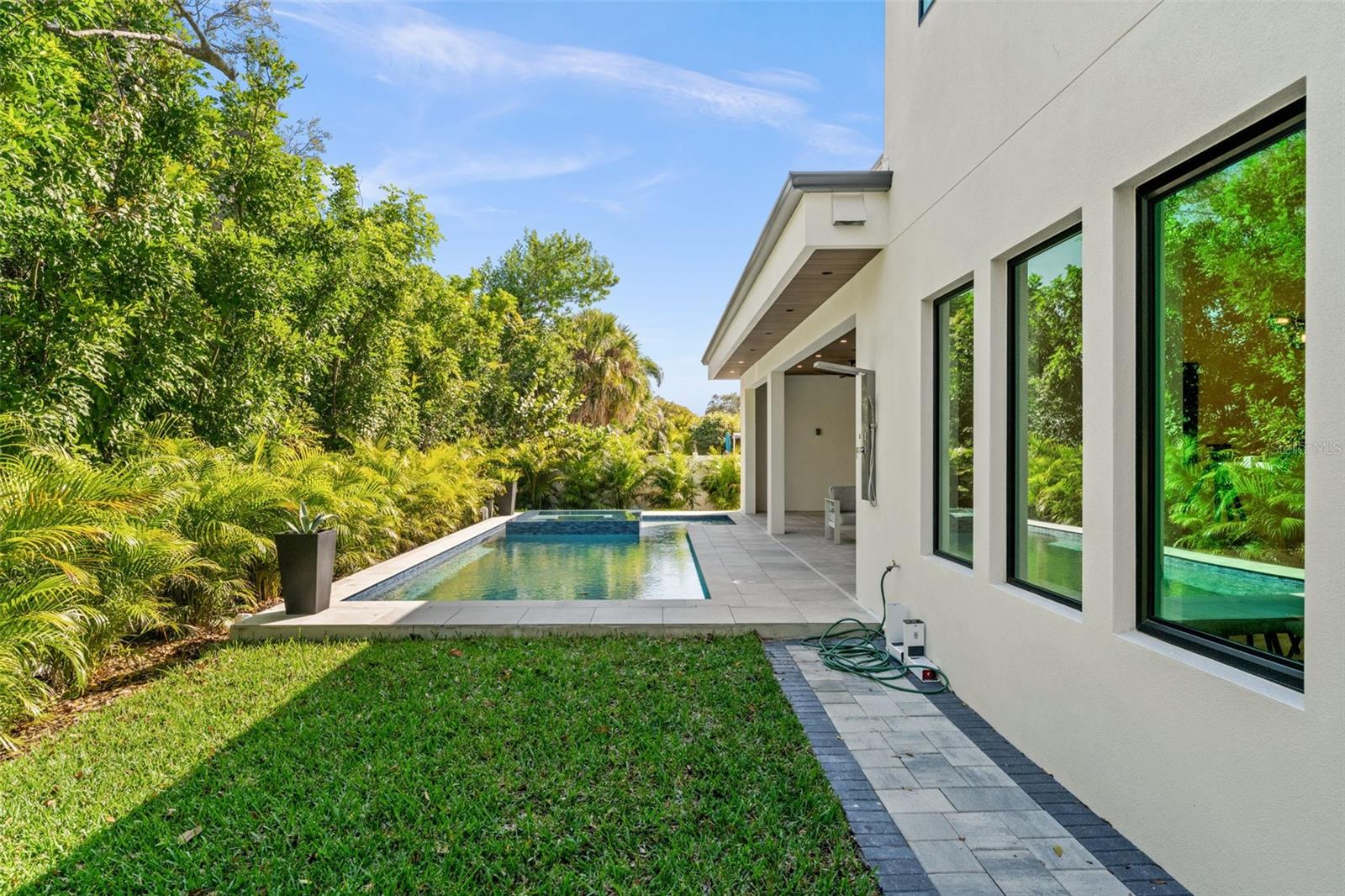 SOUTH GATE - Residential