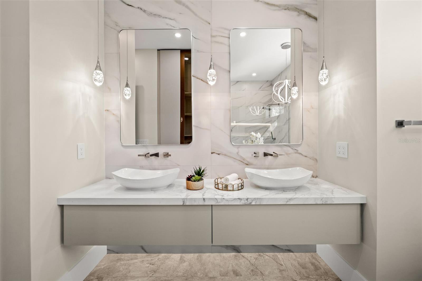 SOUTH GATE - Residential