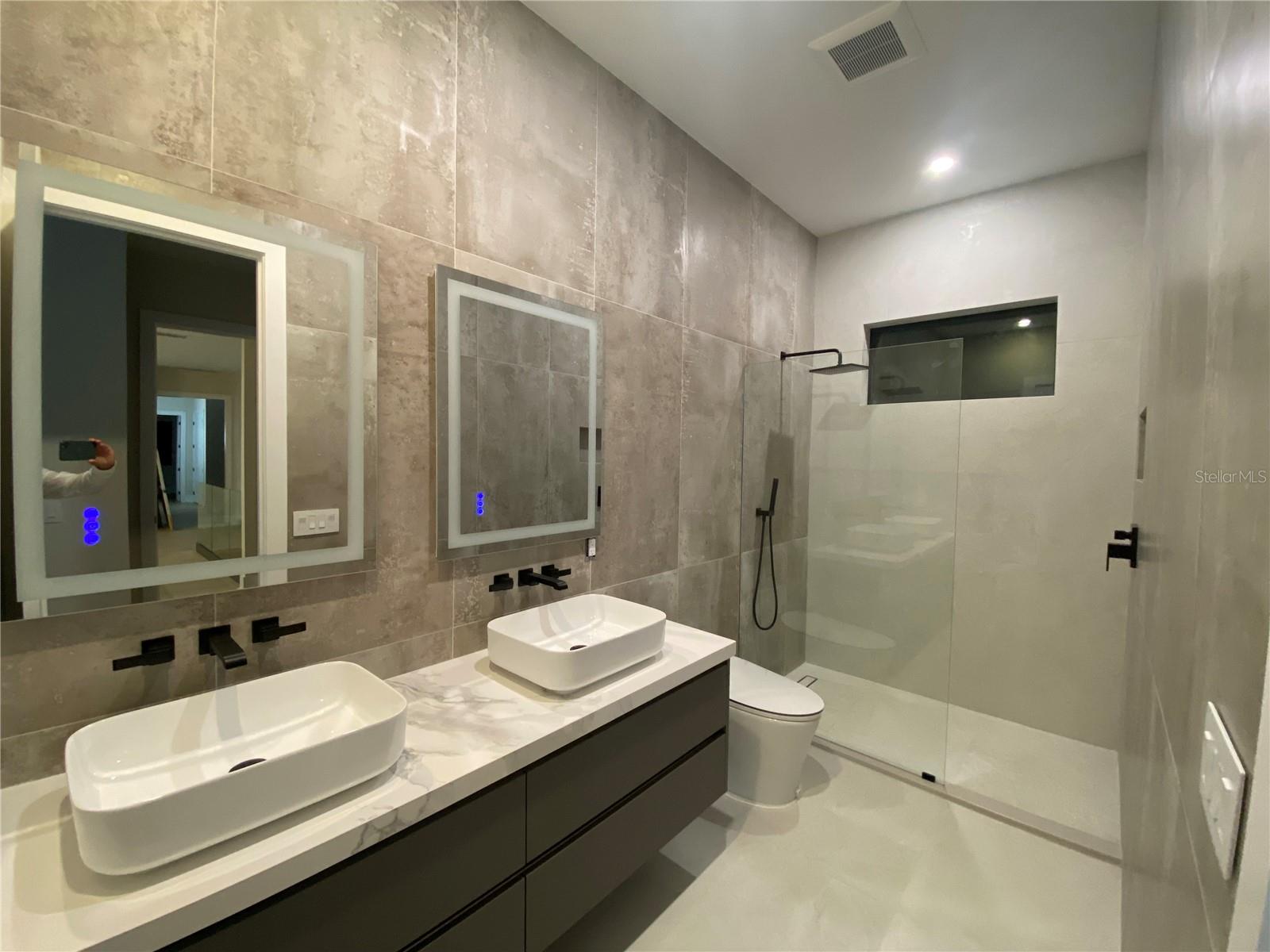 SOUTH GATE - Residential