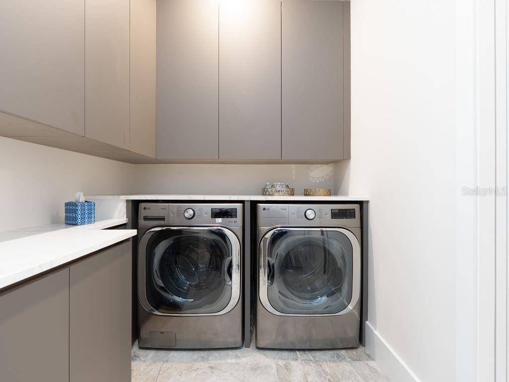 SOUTH GATE - Residential