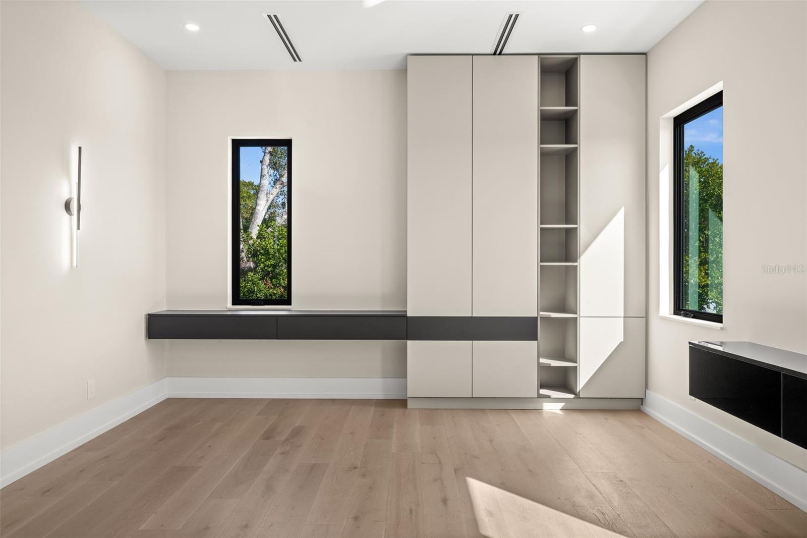 SOUTH GATE - Residential