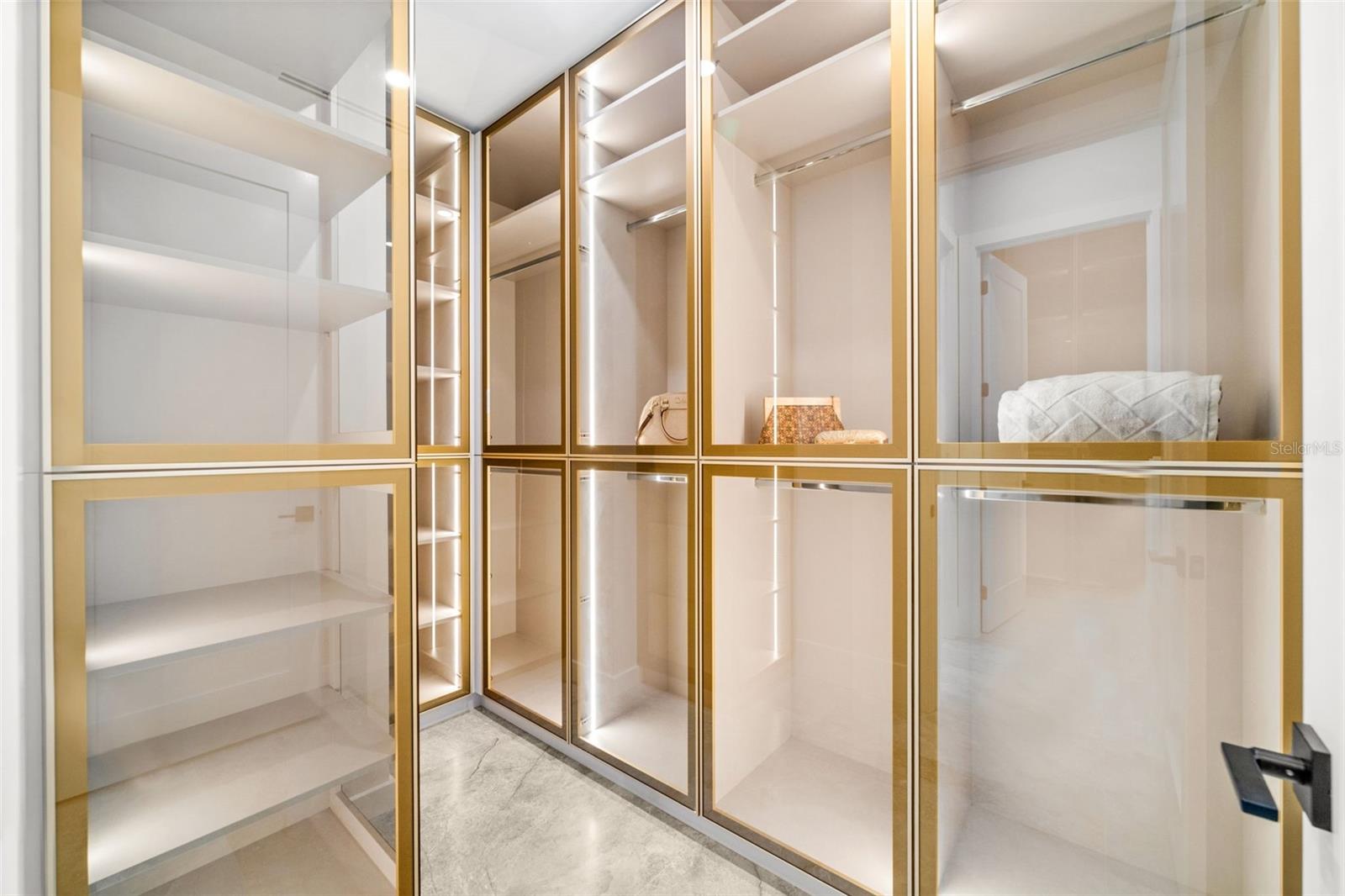 SOUTH GATE - Residential