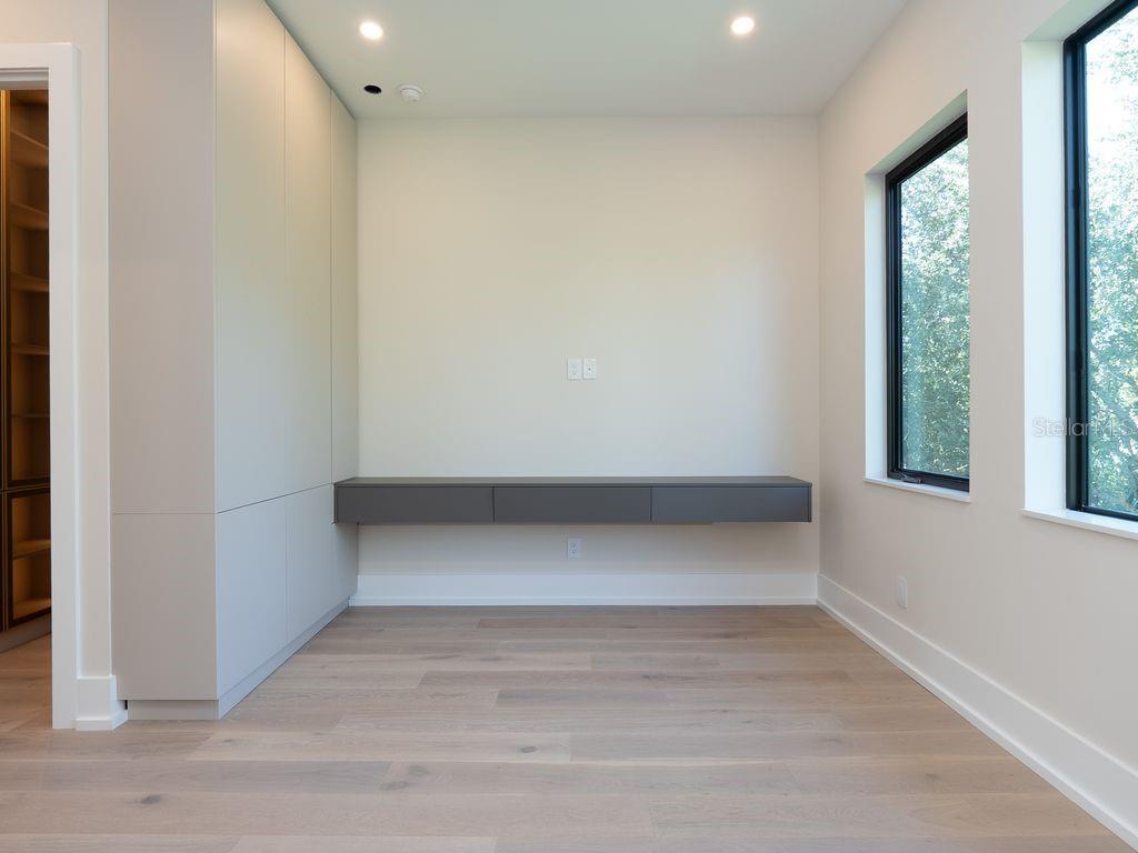 SOUTH GATE - Residential