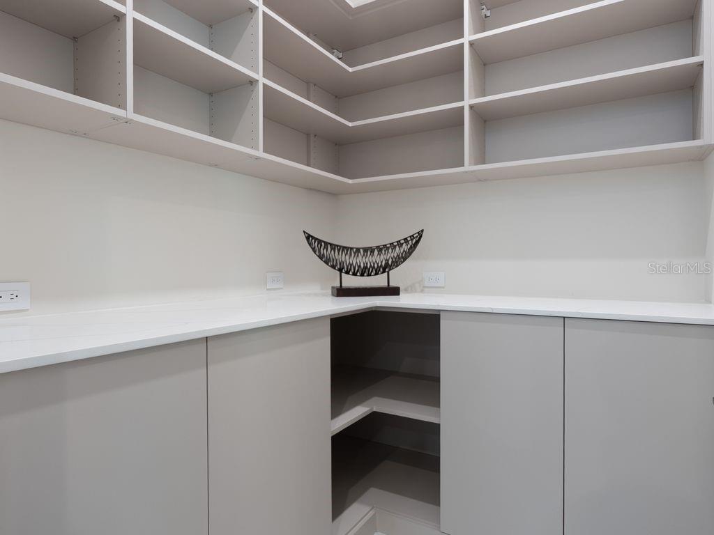 SOUTH GATE - Residential