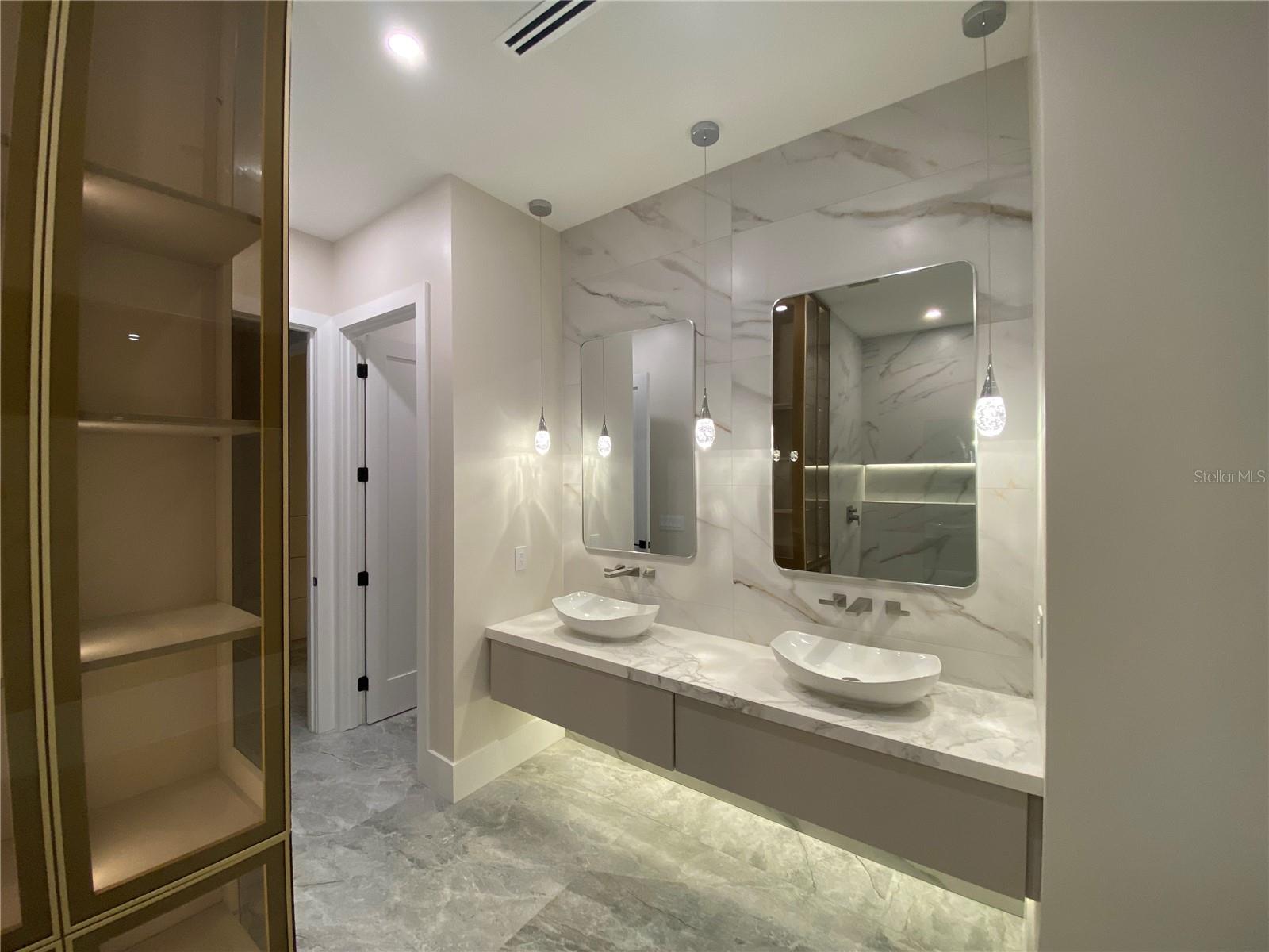 SOUTH GATE - Residential