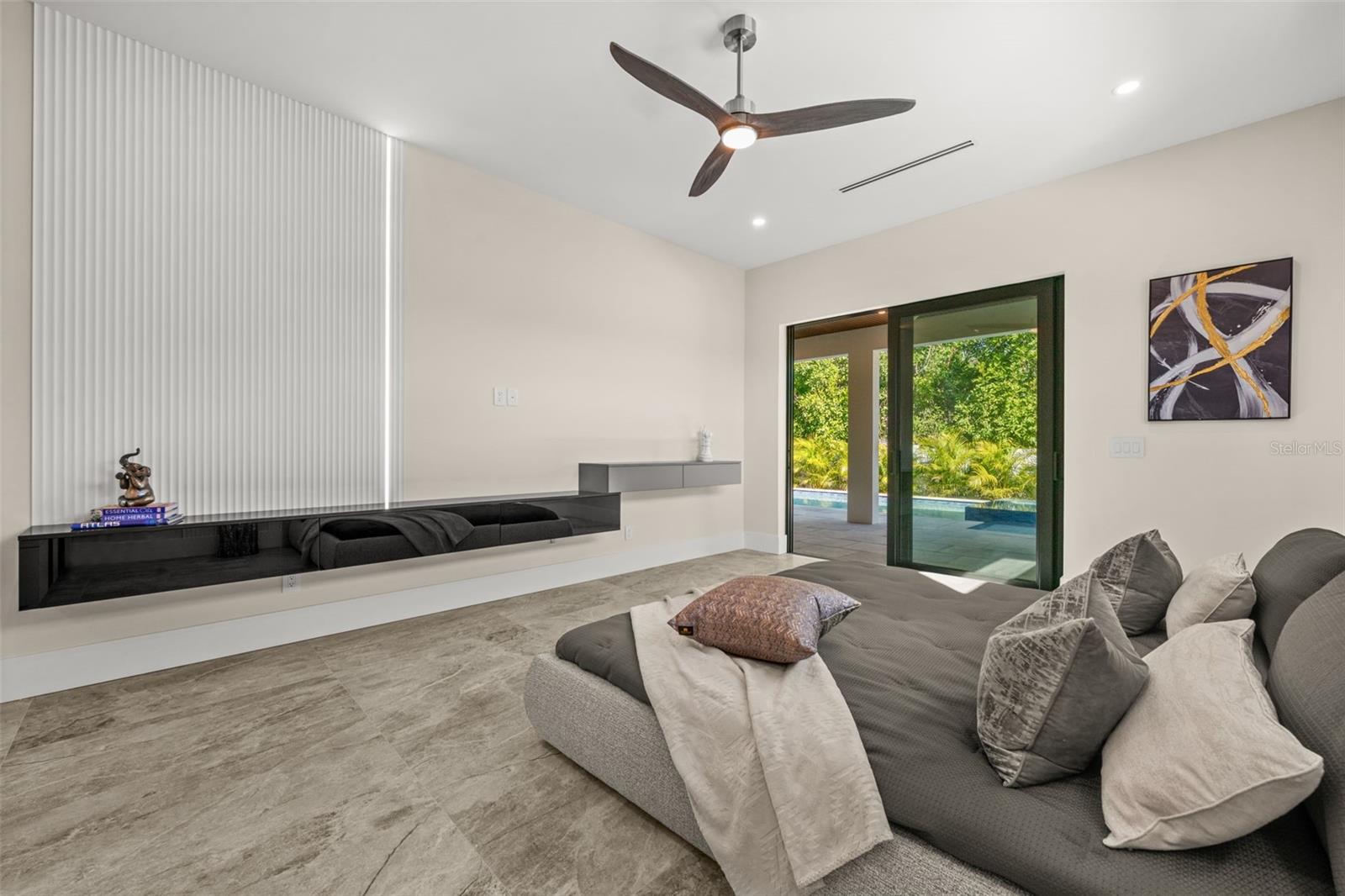 SOUTH GATE - Residential