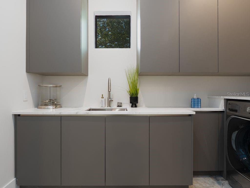 SOUTH GATE - Residential