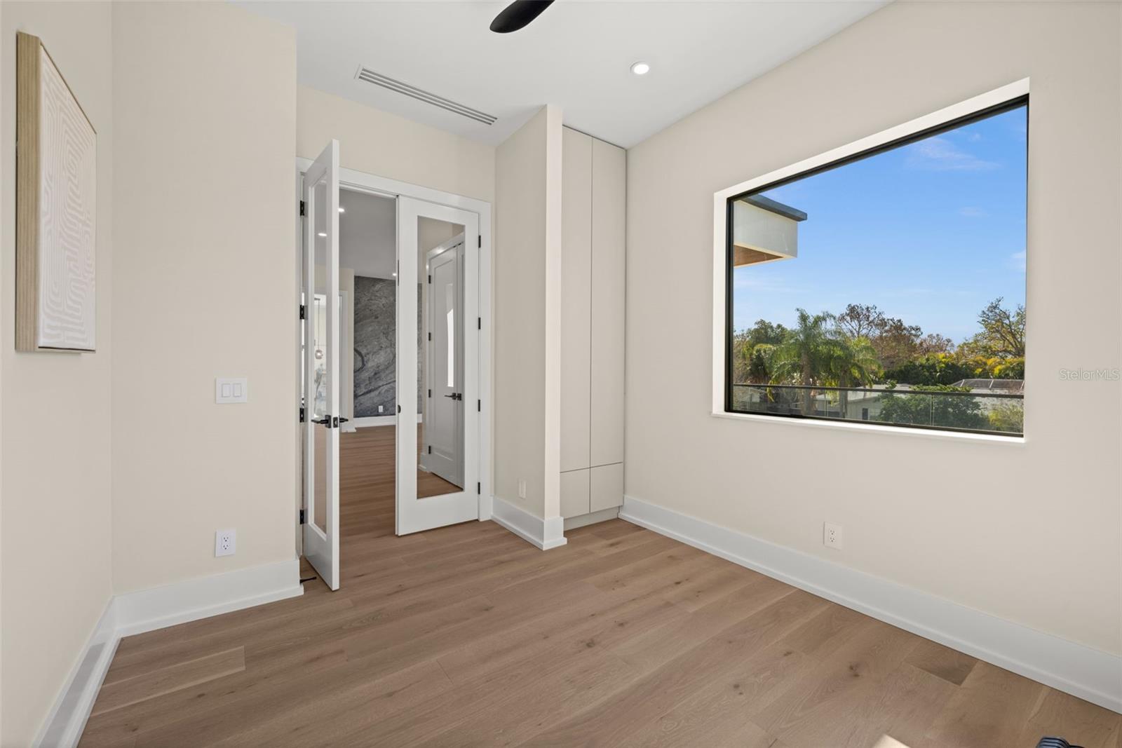 SOUTH GATE - Residential