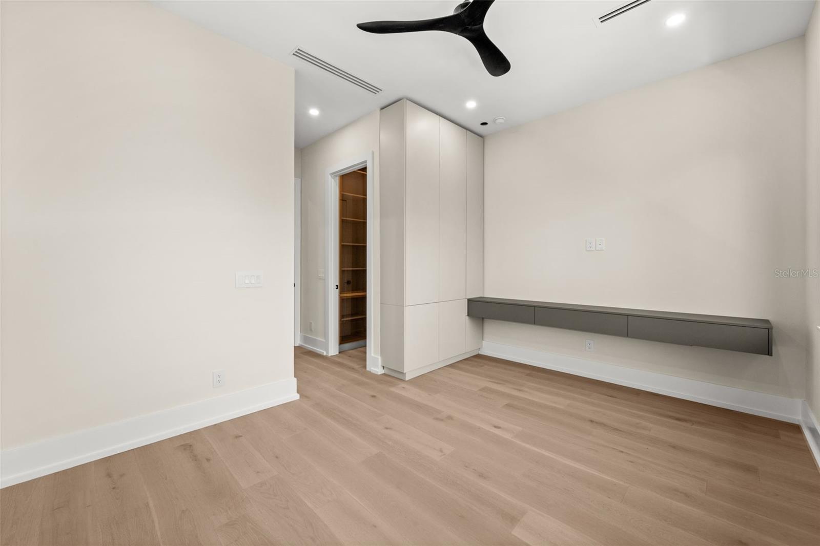 SOUTH GATE - Residential