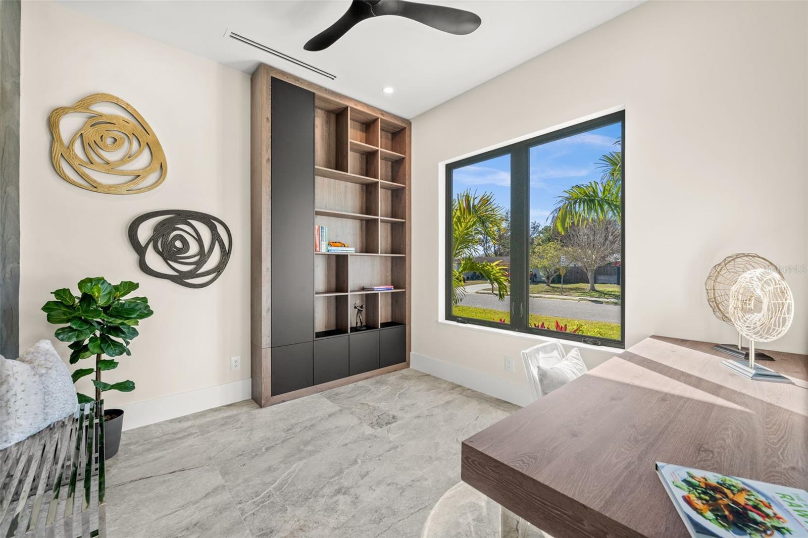 SOUTH GATE - Residential