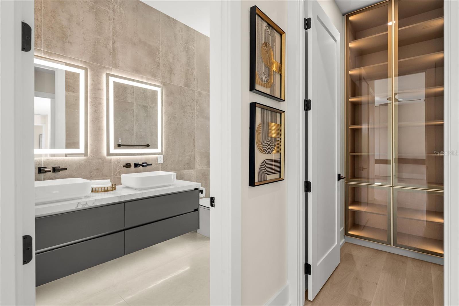 SOUTH GATE - Residential