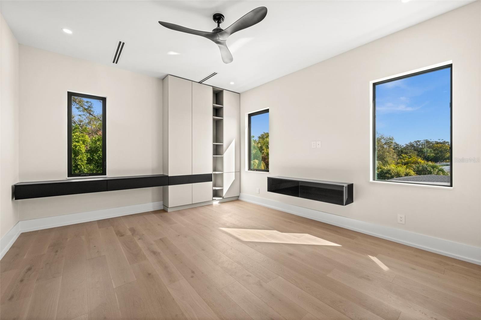 SOUTH GATE - Residential