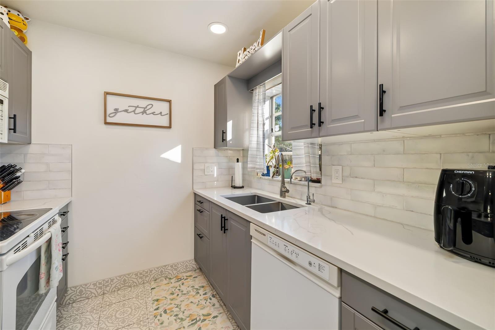 VILLAGE GARDENS PH 1 - Residential