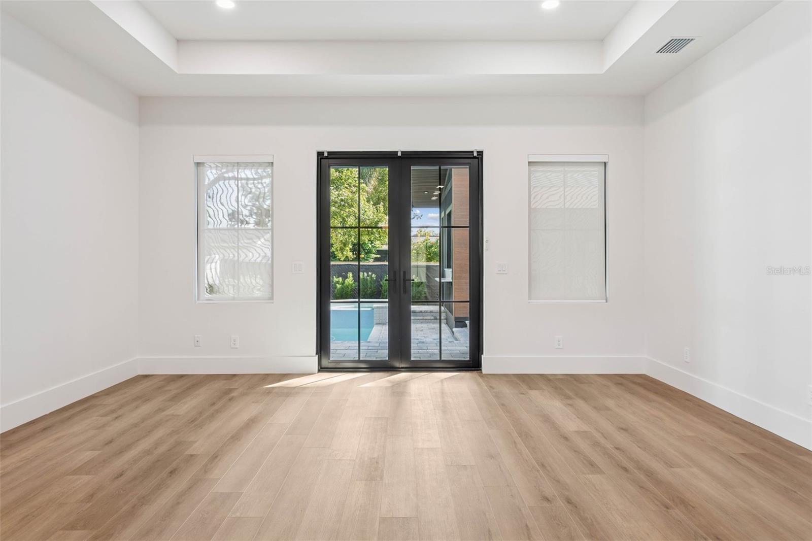 NORTH RIVERSIDE - Residential Lease