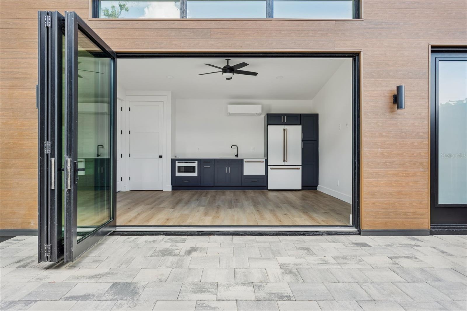 NORTH RIVERSIDE - Residential Lease