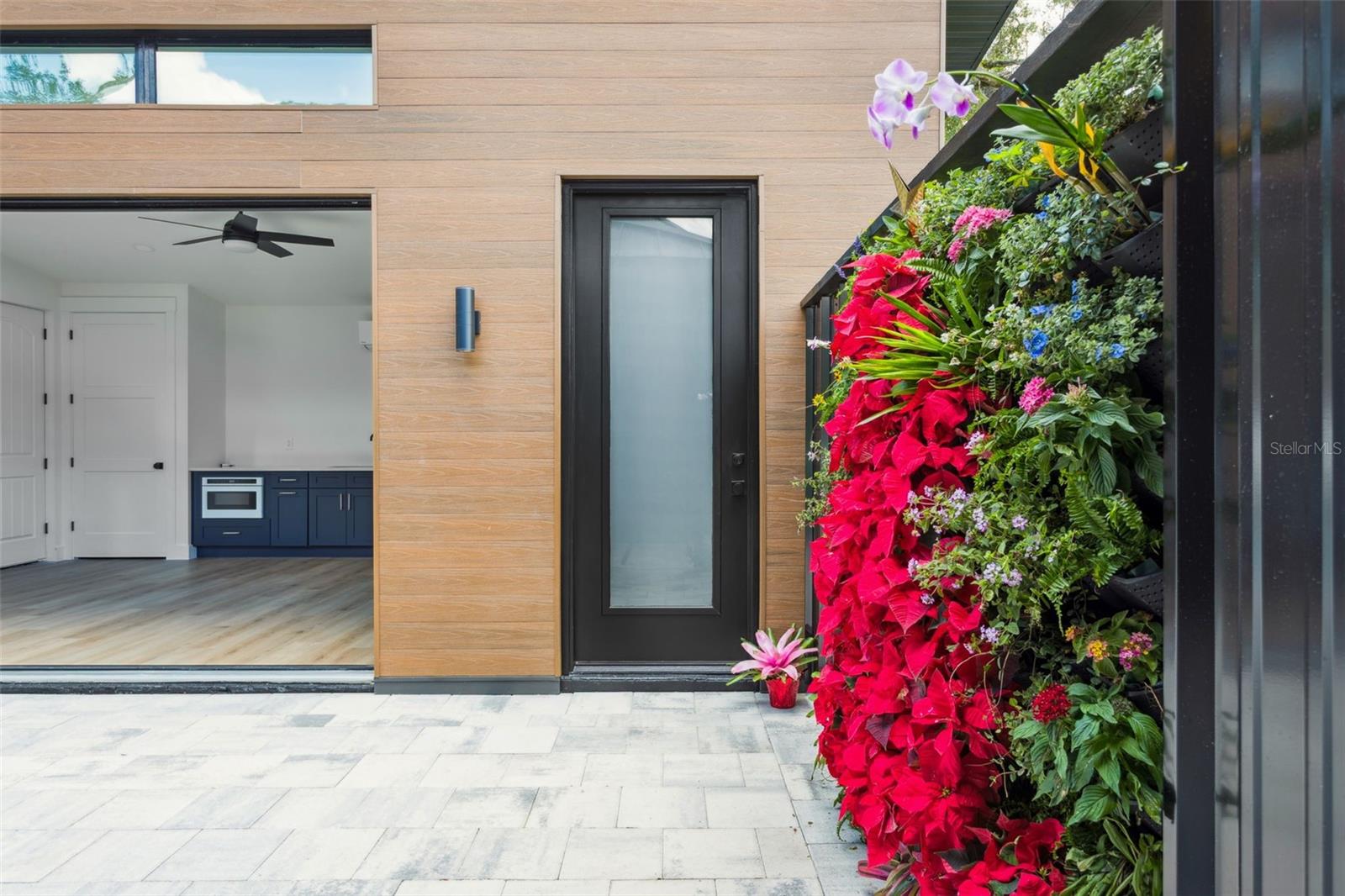 NORTH RIVERSIDE - Residential Lease