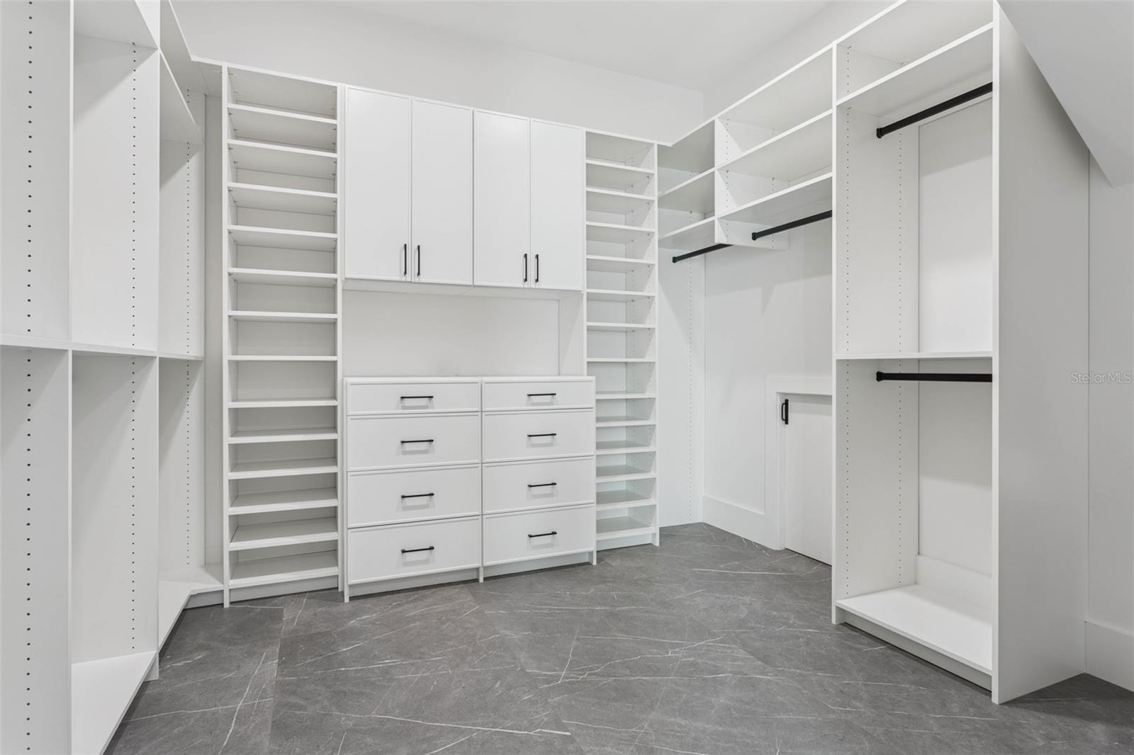 NORTH RIVERSIDE - Residential Lease